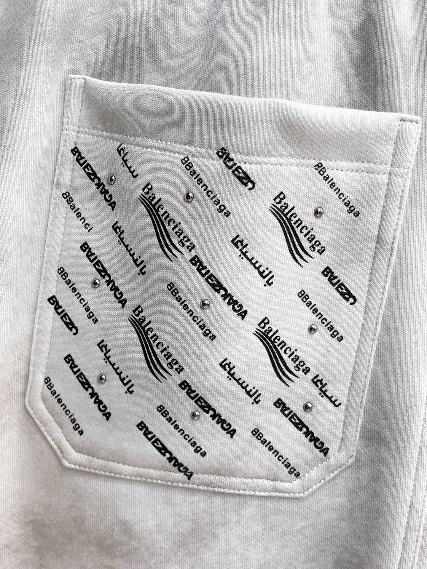 Balenciaga 🆕2026 Autumn and Winter New Arrival trousers and casual pants🎁 are on sale simultaneously on the official website. Brand Classic LOGO casual pants, customized fabrics, excellent comfort and strong touch. Highly recognisable, perfect appearance and craftsmanship. Size:M-3XL